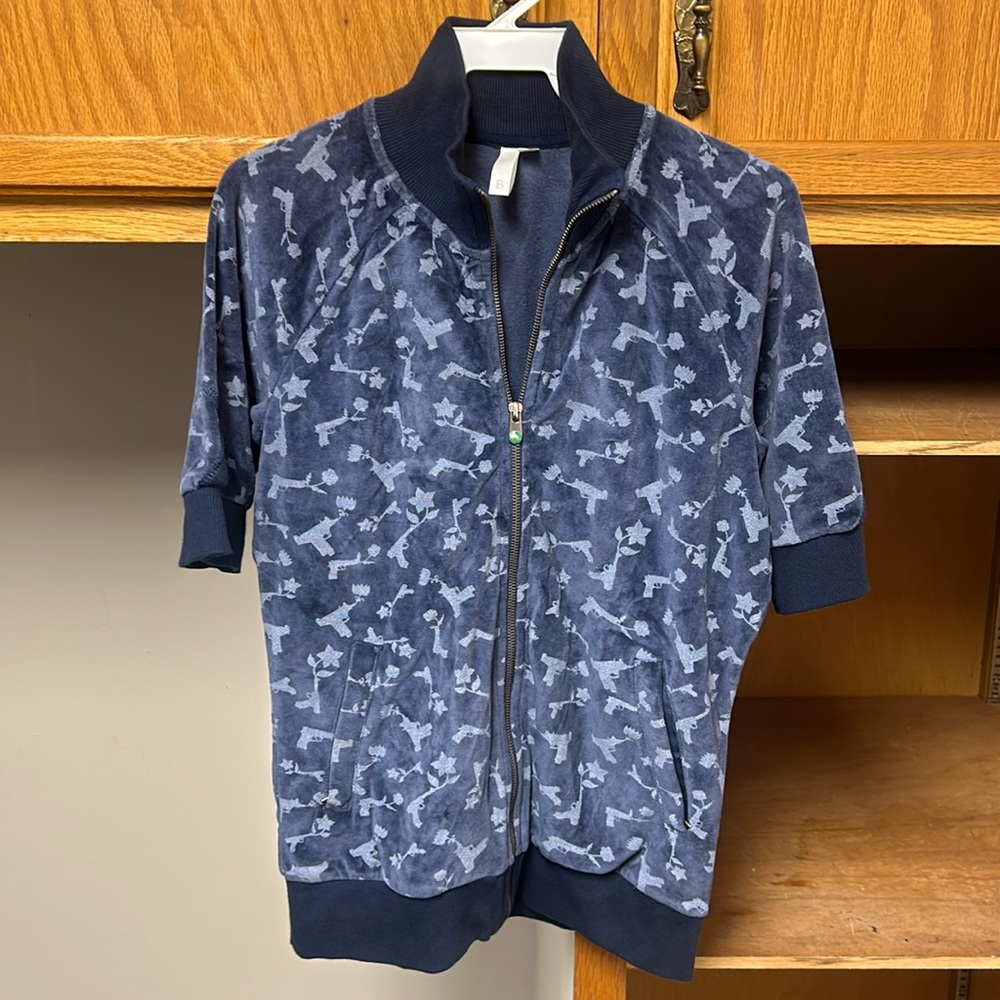 Blue pull over top with zipper